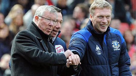 HLV Alex Ferguson (trái) và HLV David Moyes (phải).